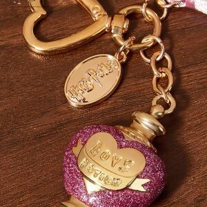 Harry PotterLove Potion Heart Keychain – Gold & Pink